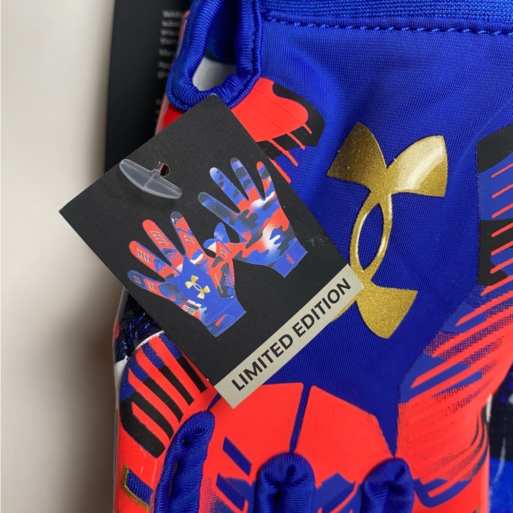 NWT Under Armour Men's F9 Nitro GlueGrip Football Gloves Blue/Red Size Small - Picture 4 of 5